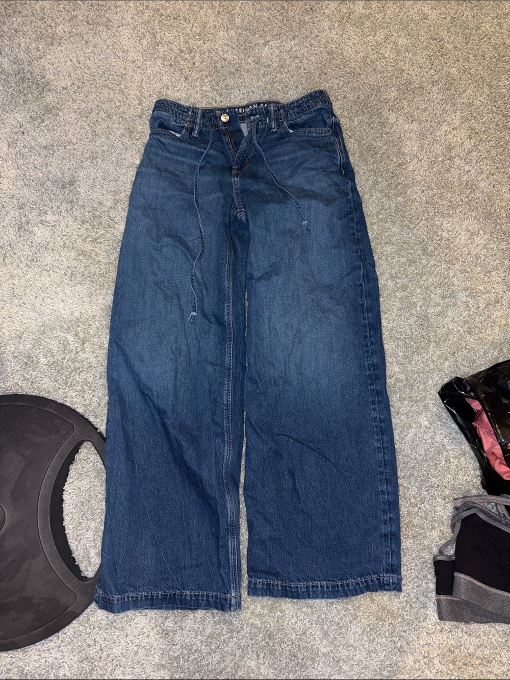 American Eagle Outfitters Strigid Low-Rise Ultra Wide Leg Blue Jeans